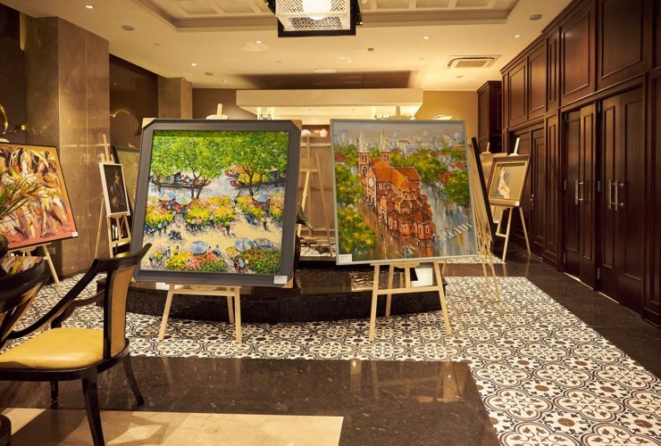 Triển lãm “Nàng sen” của họa sĩ Bùi Trọng Dư tại The Odys Boutique Hotel